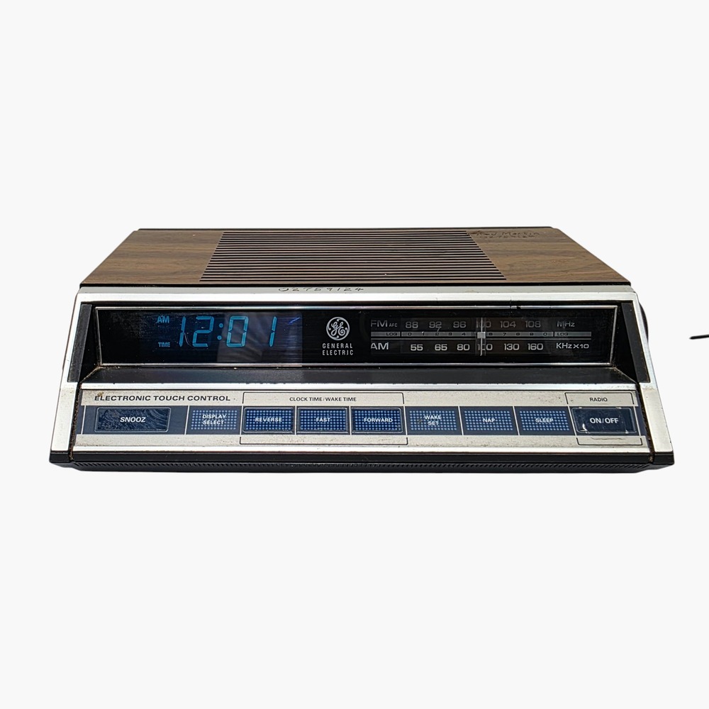 Vintage GE General Electric AM/FM Clock Radio Wood Grain Blue LED 7-4662B